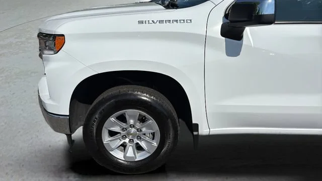 Used 2025 Summit White Chevrolet LT image 35
