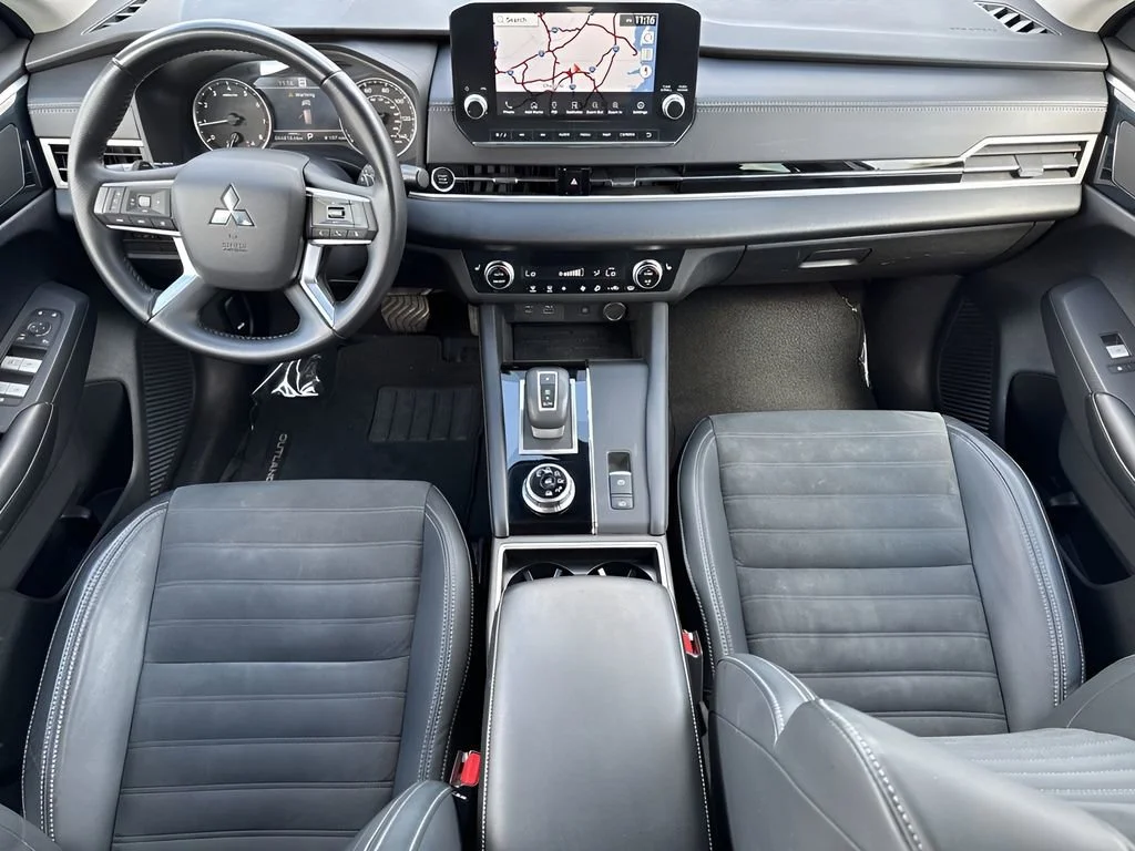Used 2022 Silver Mitsubishi SE image 14