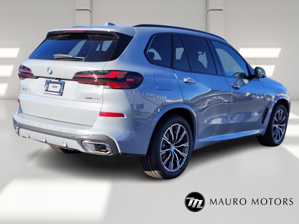 Used 2026 Gray BMW xDrive40i image 3