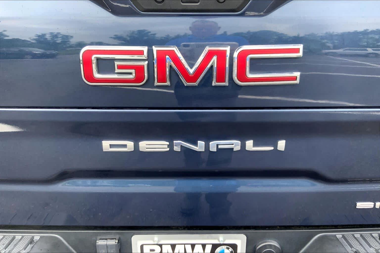 Used 2022 Pacific Blue Metallic GMC Denali image 9