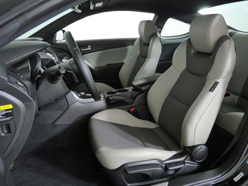 Used 2015 Black Hyundai 3.8 image 29
