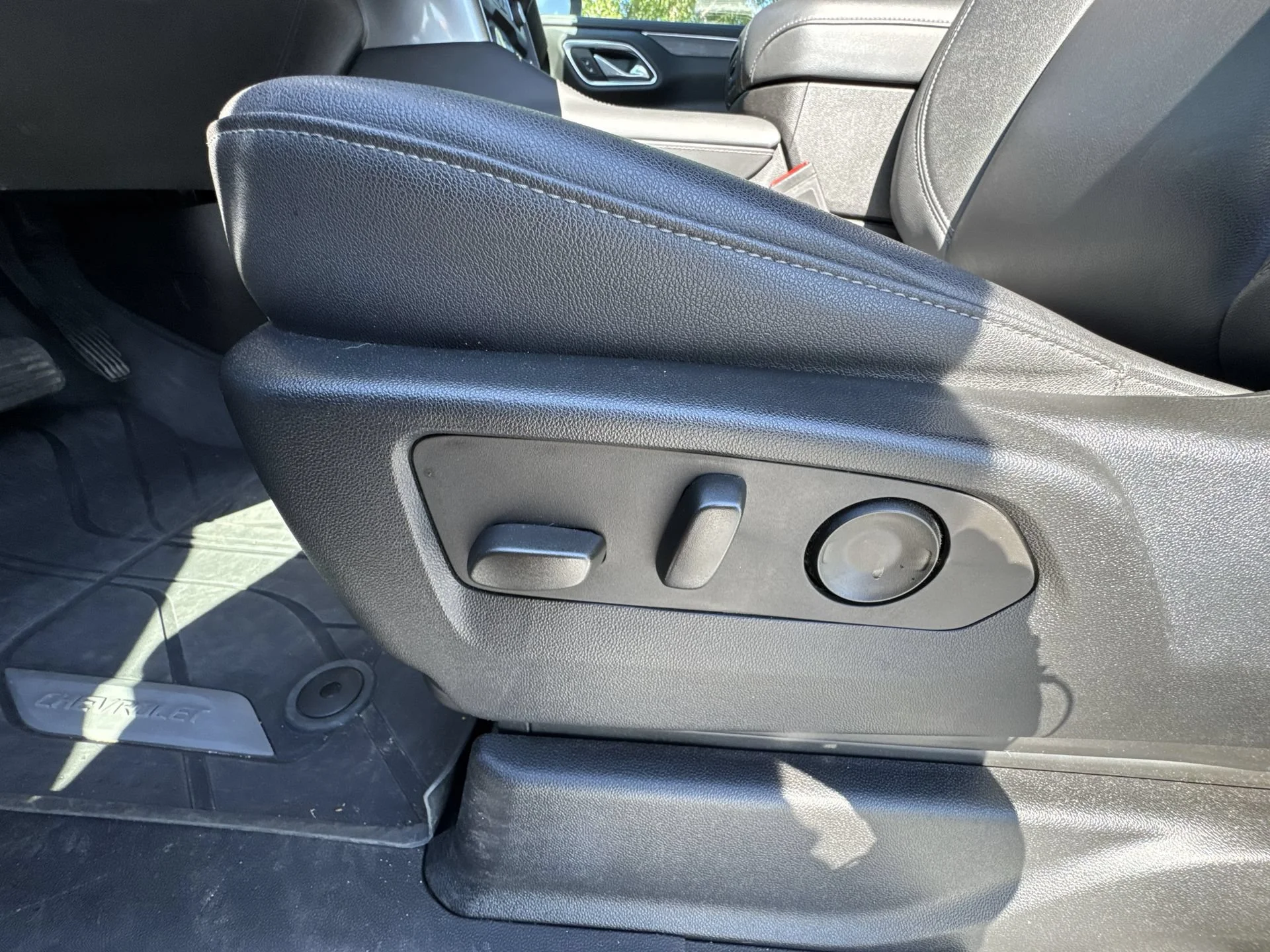 Certified Used 2023 Summit White Chevrolet Z71 image 12