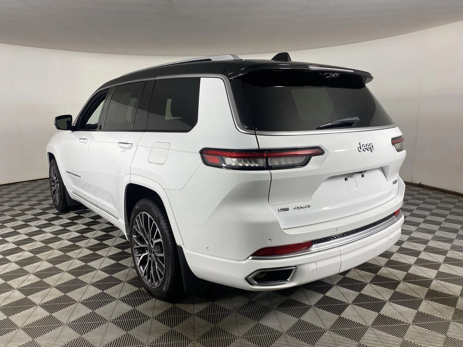 Used 2022 Bright White Clearcoat Jeep Summit Reserve image 5