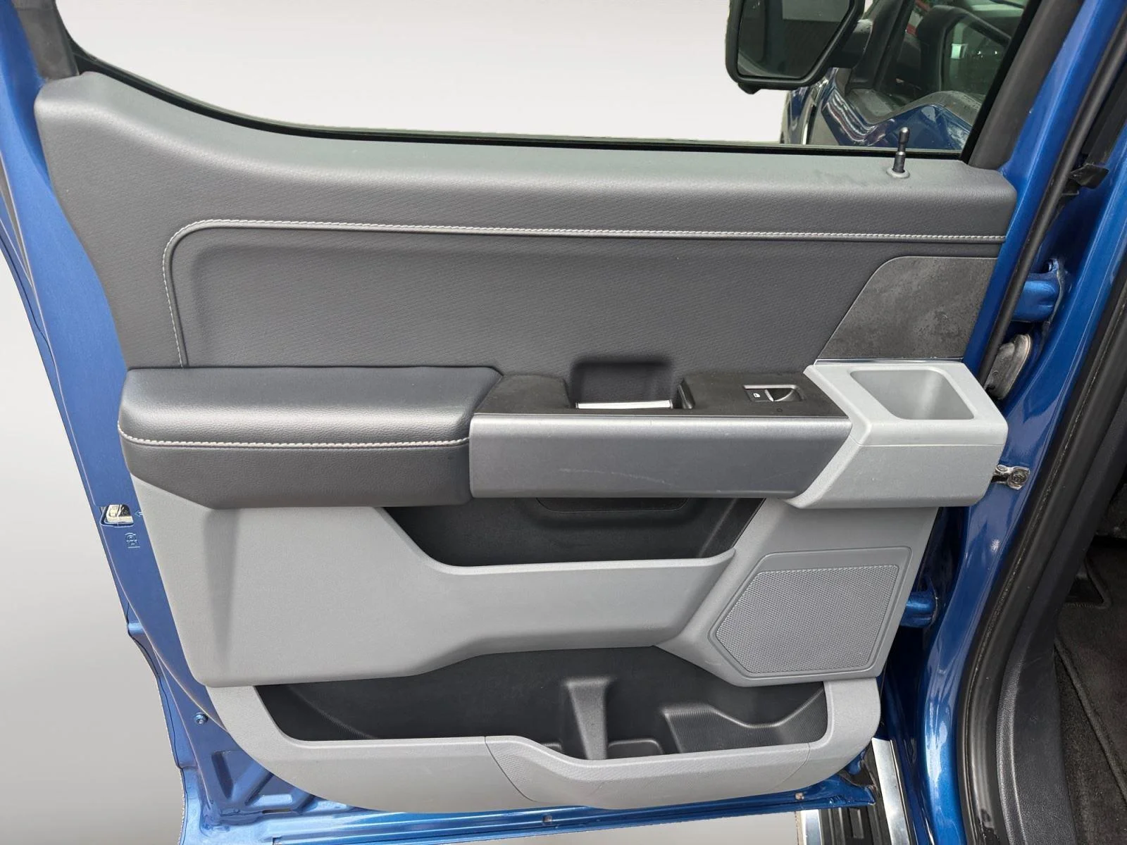 Used 2024 Atlas Blue Ford XLT image 18