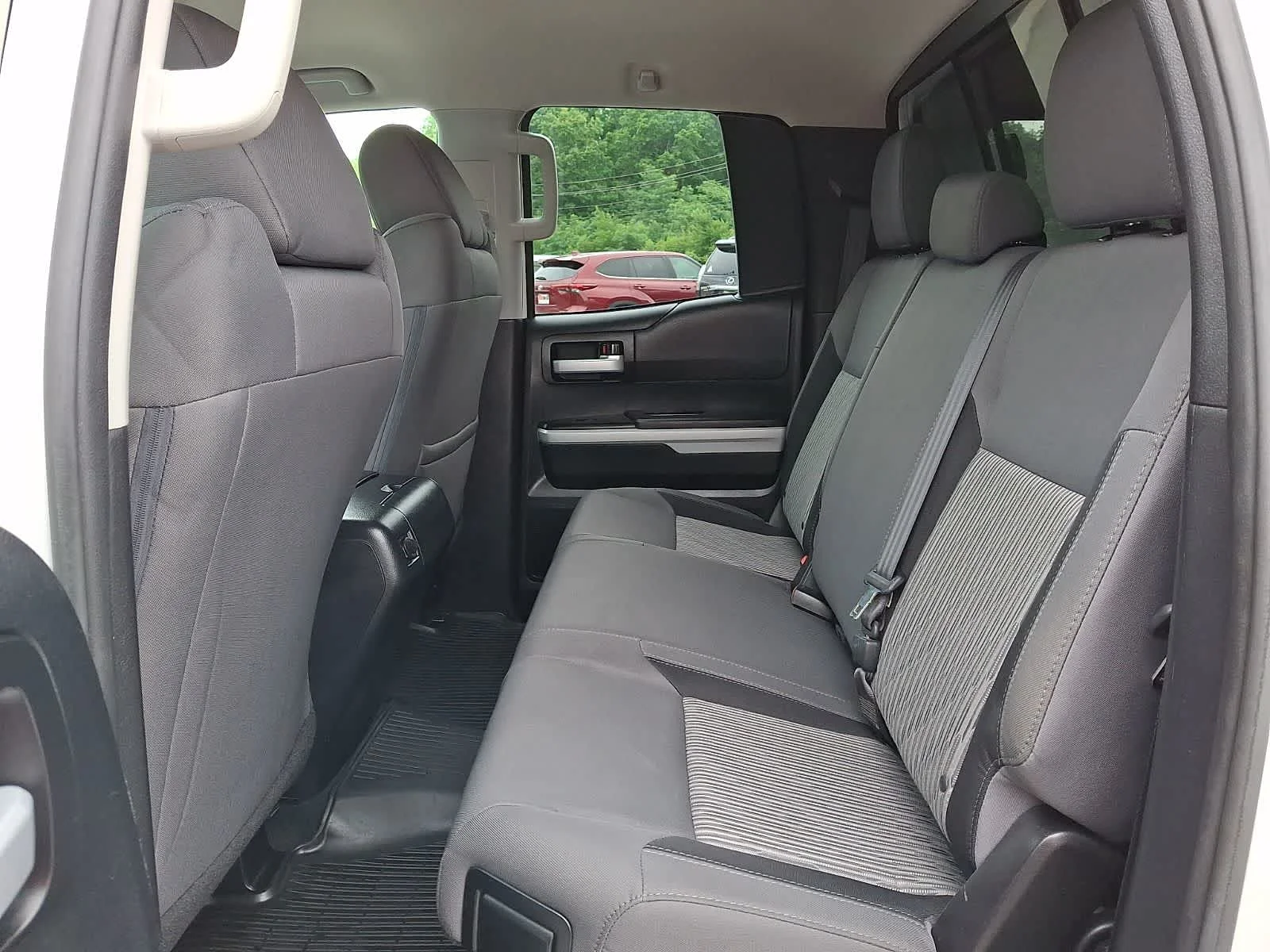 Used 2017 Super White Toyota SR5 image 12