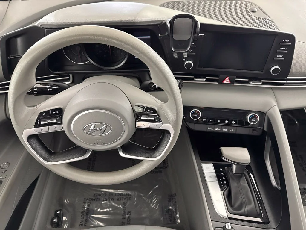 Used 2022 Gray Hyundai SEL image 25