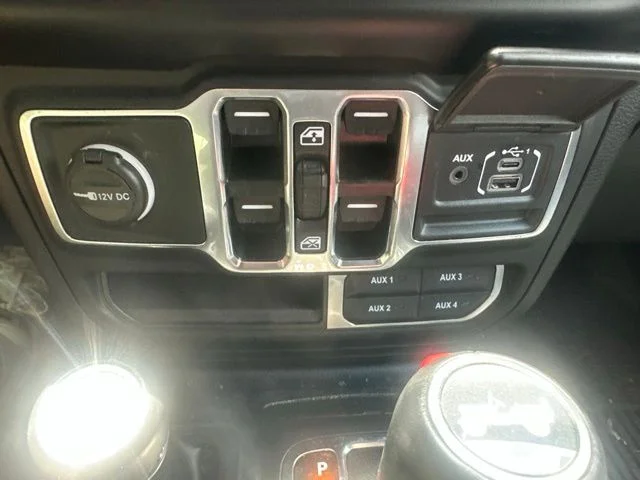 Used 2023  Jeep Sahara 4xe image 19