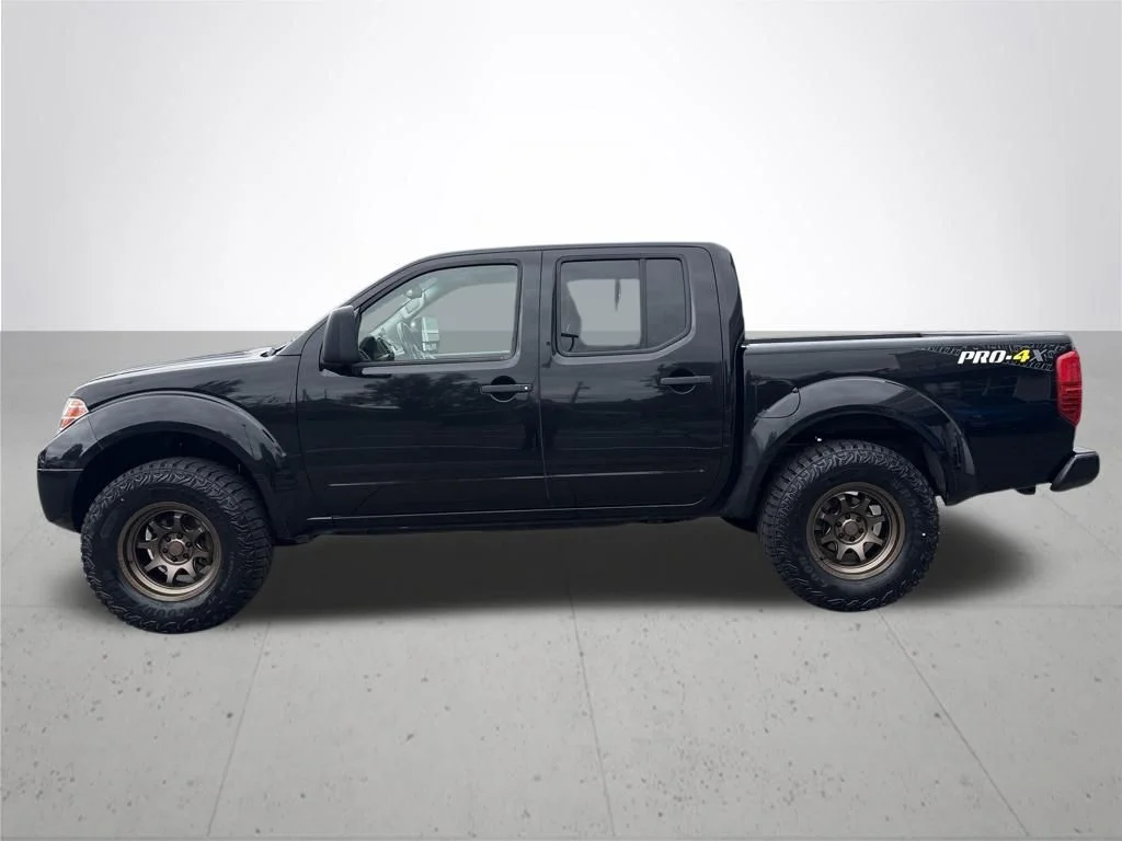 Used 2018 Black Nissan PRO-4X image 10