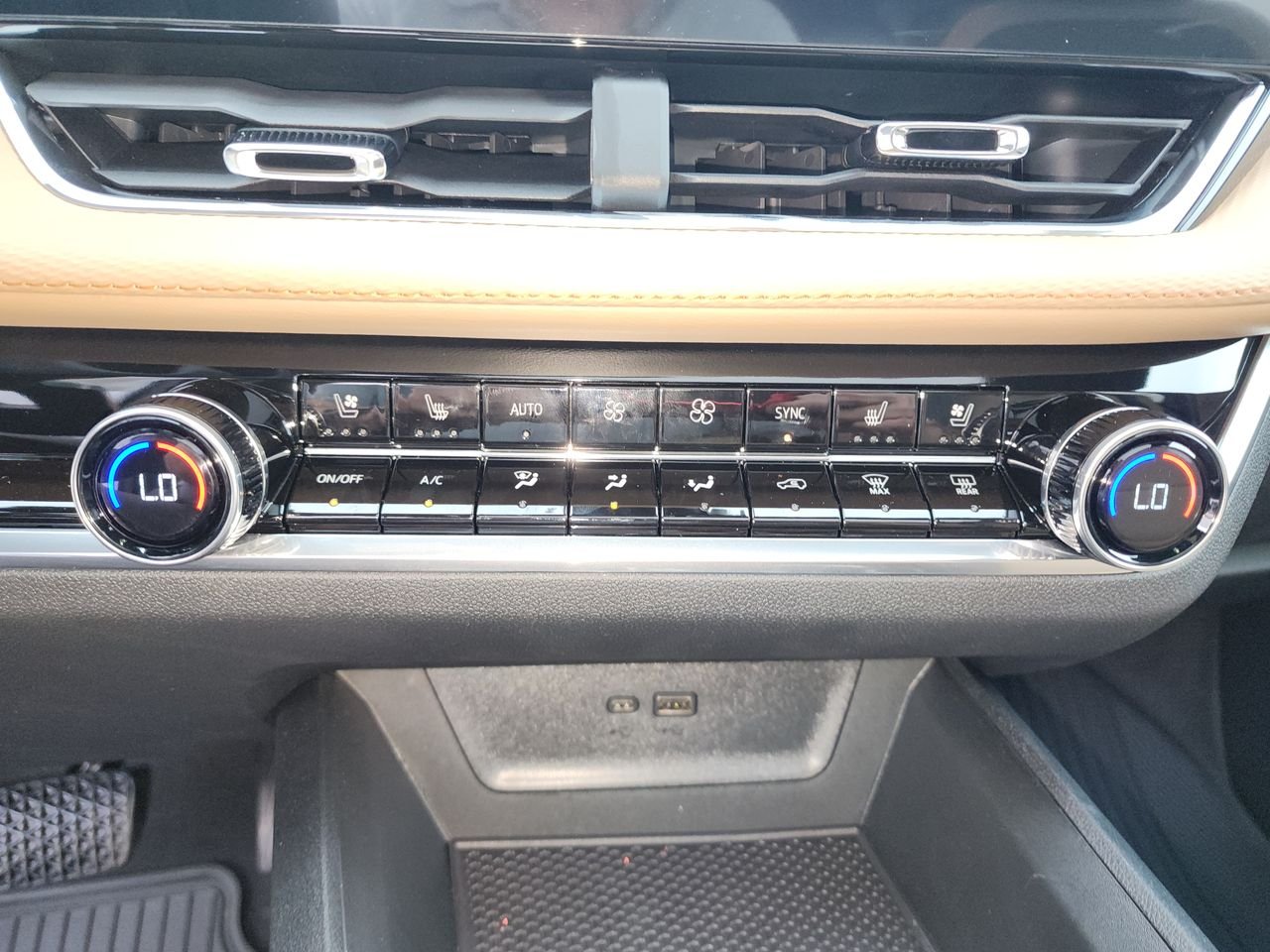 New 2027 Polar White Tricoat Chevrolet AWD ACTIV image 18
