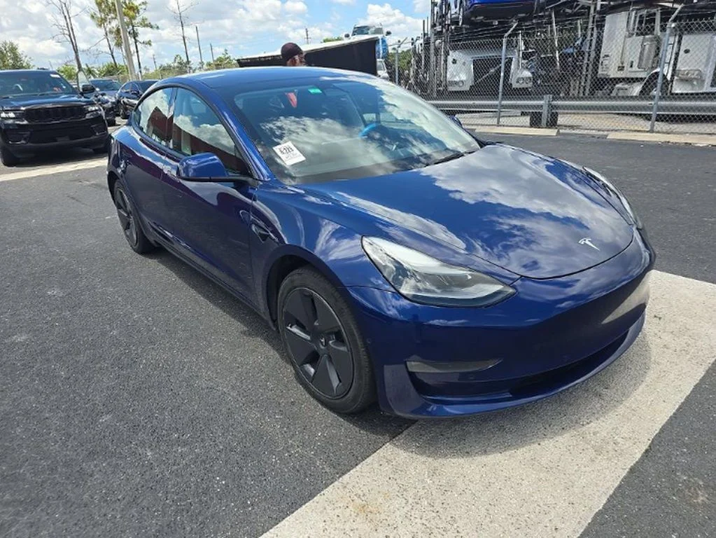 Used 2022 Blue Tesla Long Range image 3