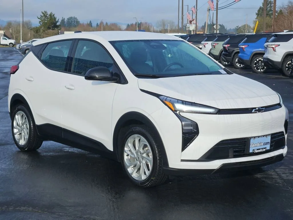 New 2027 Summit White Chevrolet LT image 8