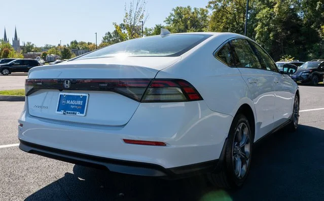 Used 2024 White Honda EX image 6