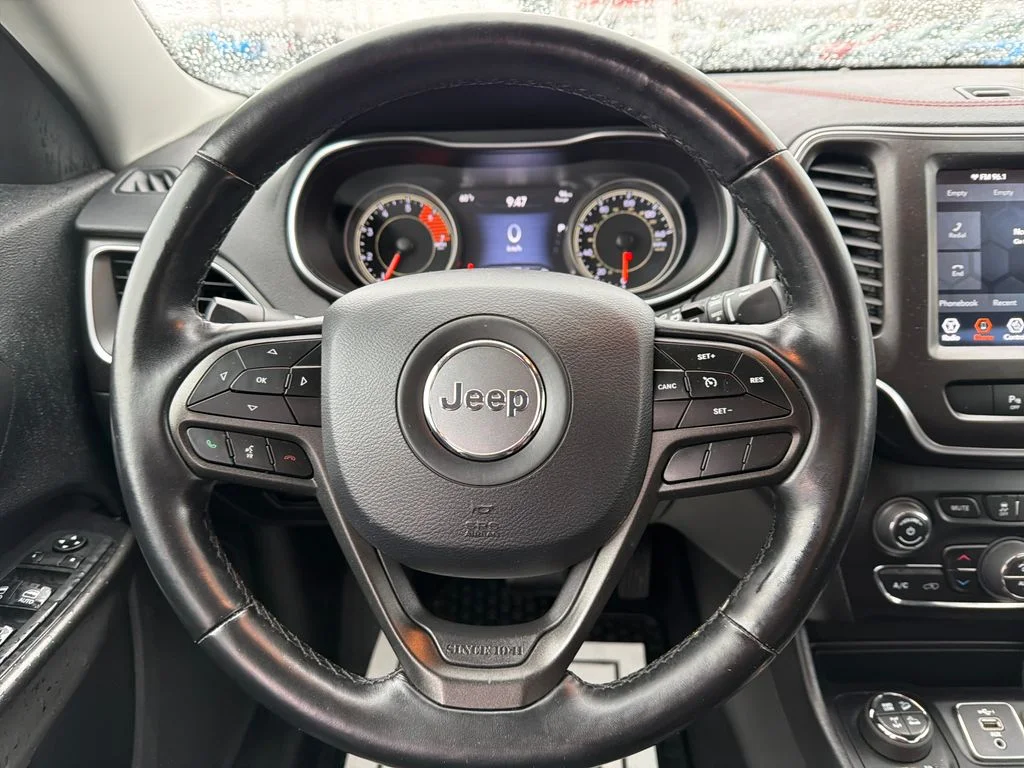 Used 2020 Silver Jeep Trailhawk image 14