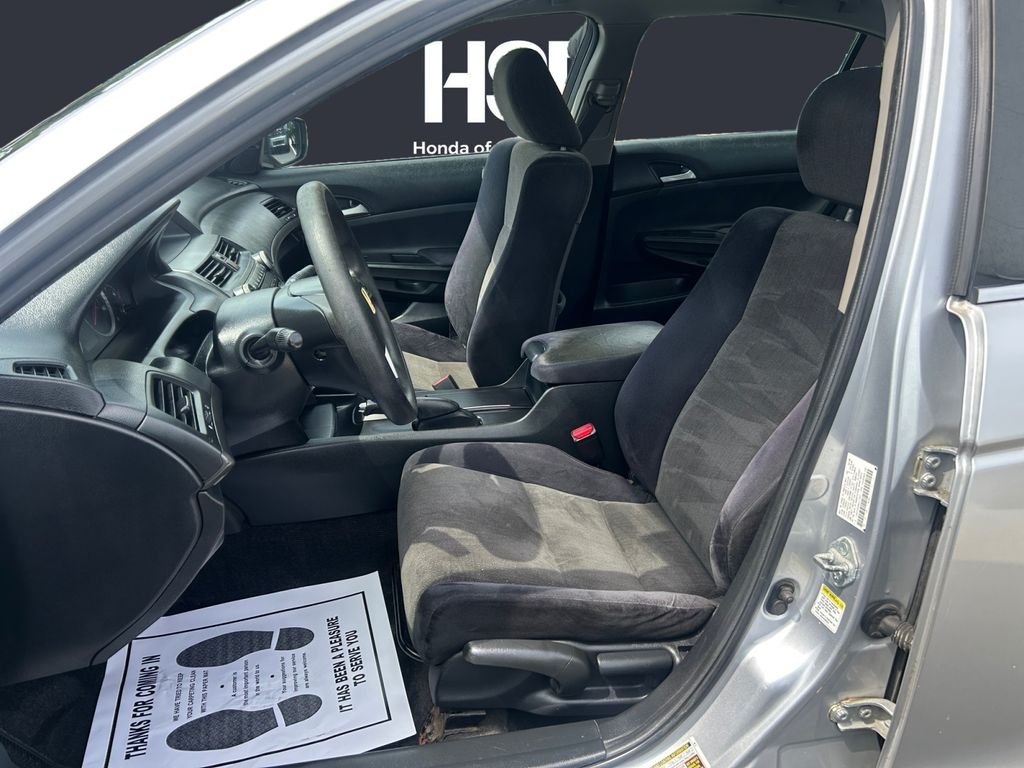 Used 2008 Alabaster Silver Metallic Honda LX image 9