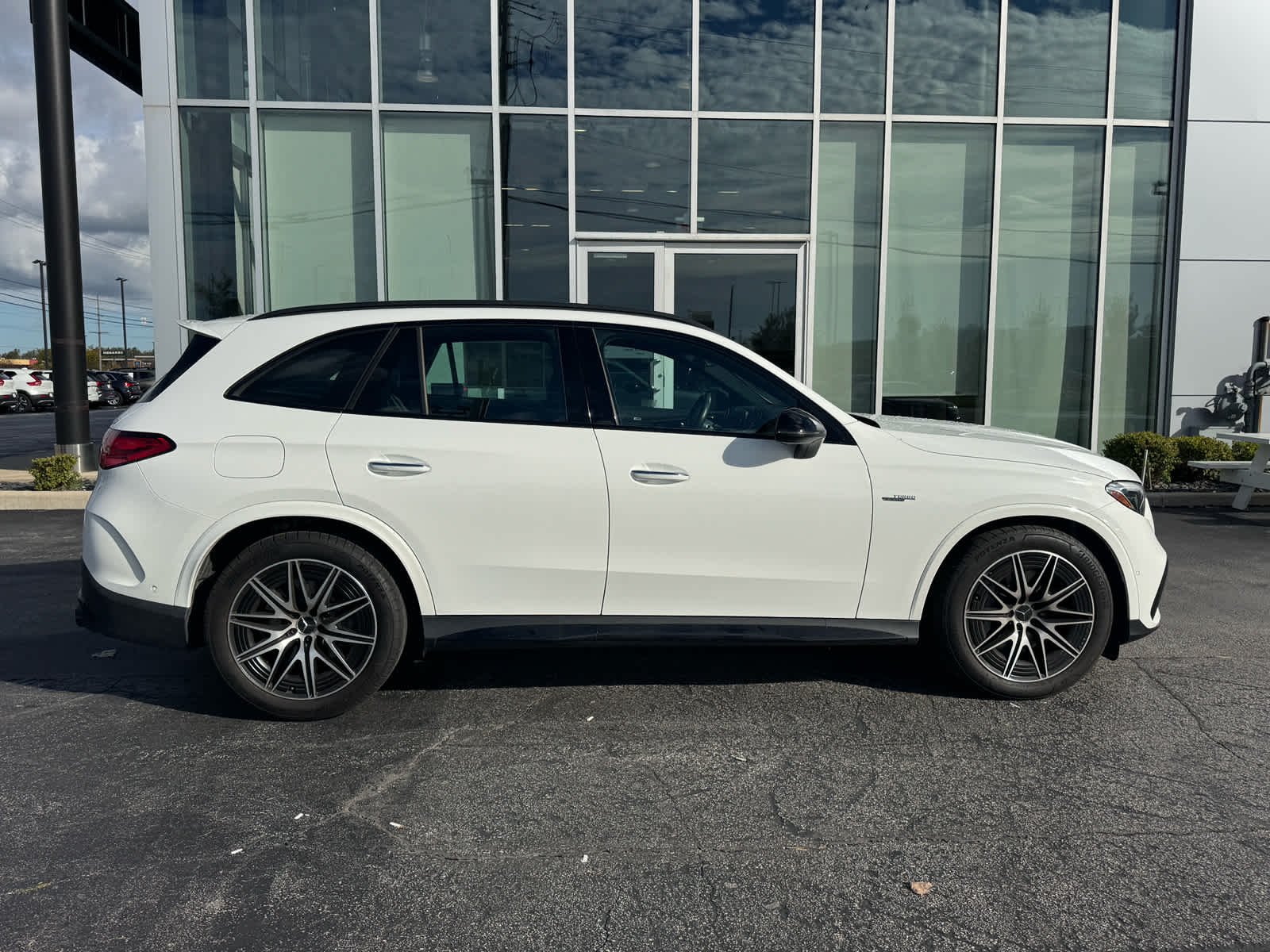 2025 Mercedes-Benz GLC AMG GLC43 - Photo 9