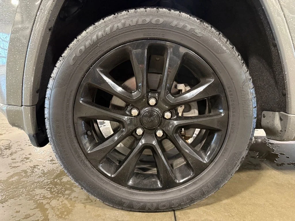 Used 2020 Gray Jeep Altitude image 24