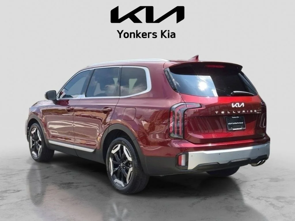 Used 2023 Red Kia EX image 12