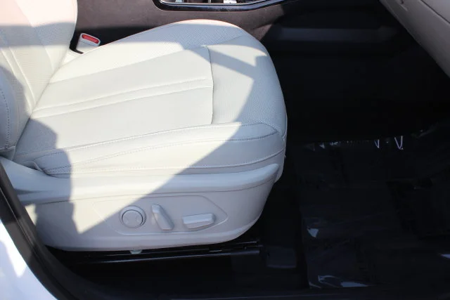 Used 2023 White Kia SX Prestige image 37