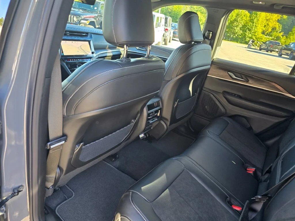 New 2027 Gray Jeep Laredo Altitude image 24
