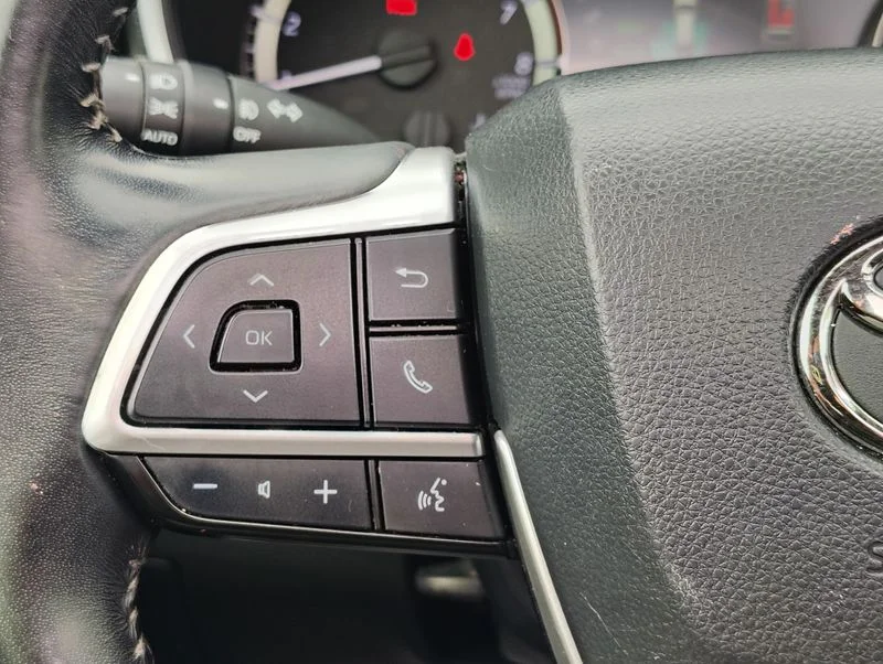 Used 2023 Beige Toyota XLE image 31