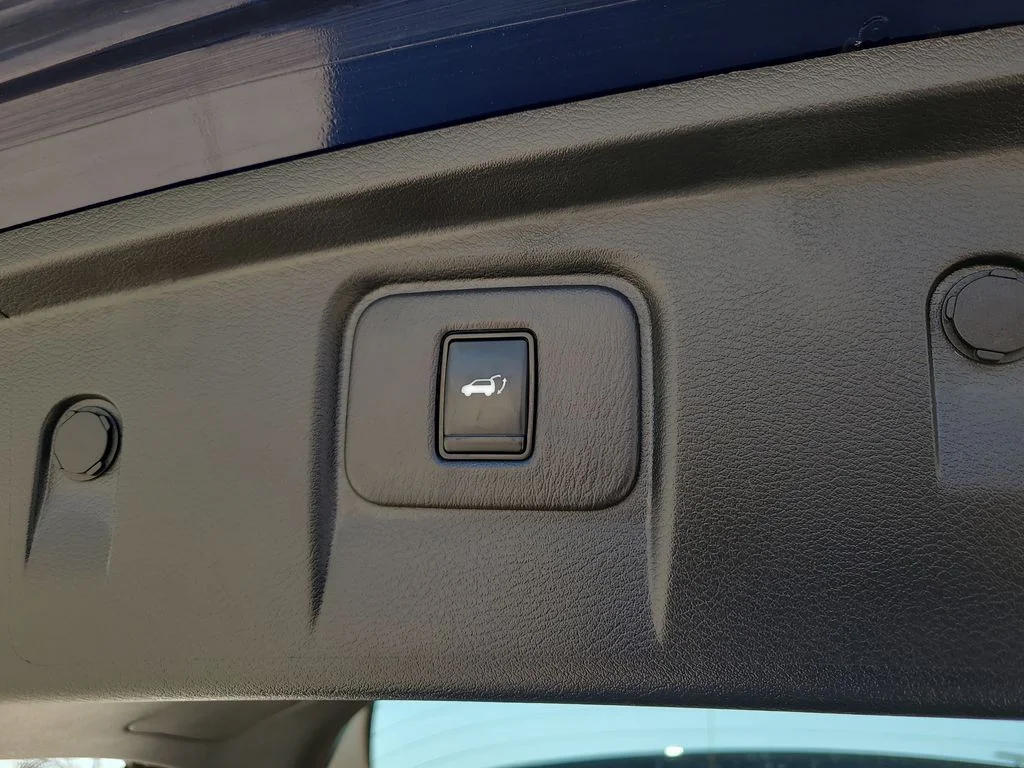 Used 2023 Blue Nissan Platinum image 15