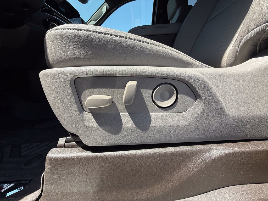New 2026 Polar White Tricoat Chevrolet LTZ image 35