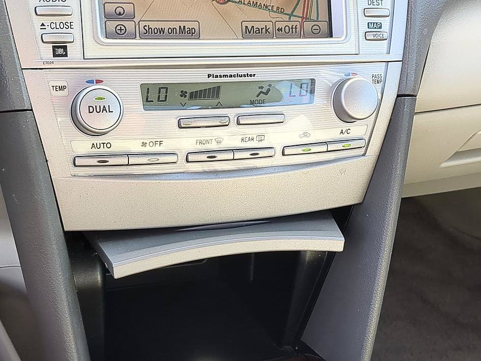 Used 2011 Aloe Green Metallic Toyota XLE image 26
