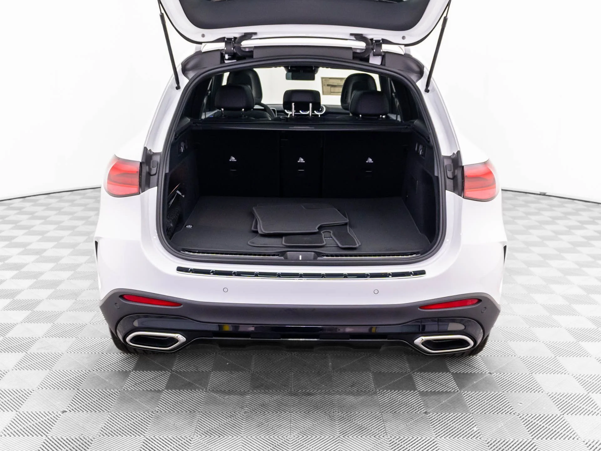 New 2026 White Mercedes-Benz GLC 300 image 35
