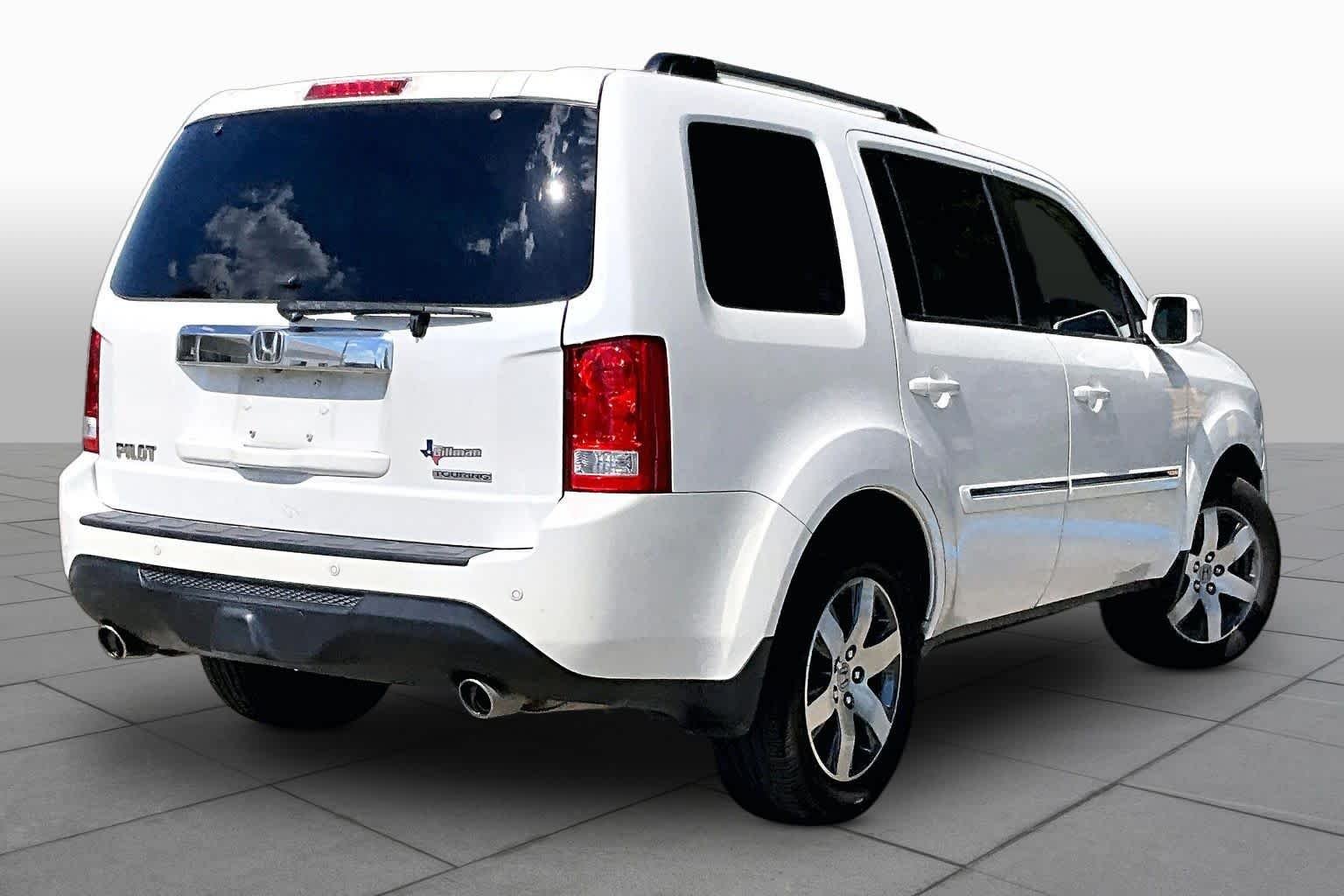 Used 2012 White Diamond Pearl Honda Touring image 12