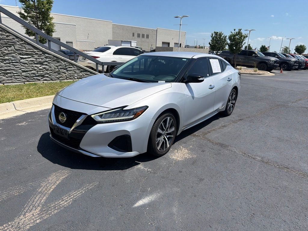 Used 2019 Silver Nissan 3.5 SV image 3