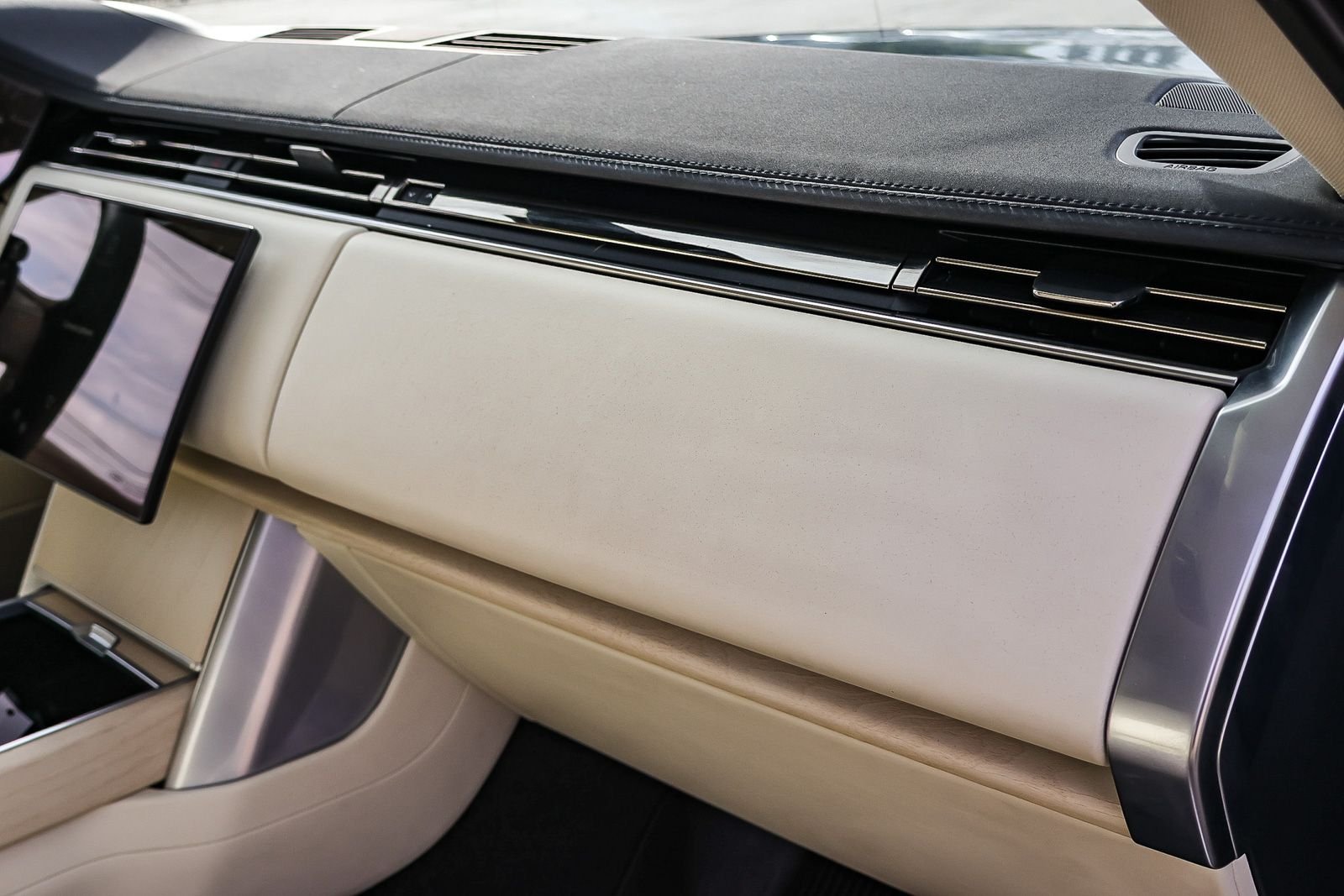 2024 Land Rover Range Rover SE - Photo 18