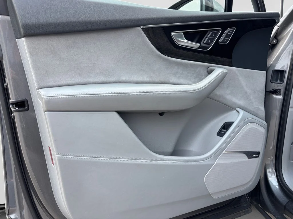 Used 2018 Gray Audi 3.0T Prestige image 40