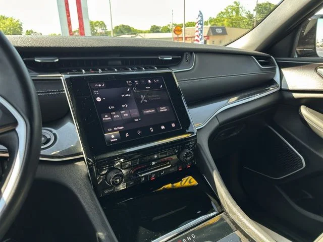Used 2022 Gray Jeep Altitude image 37