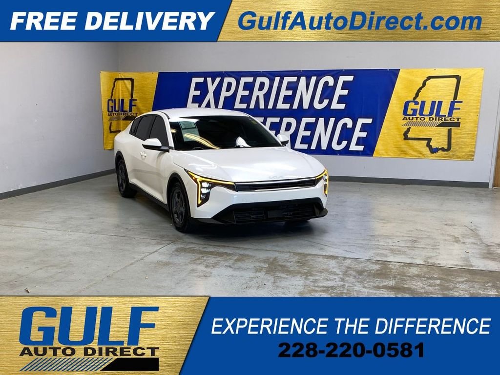 Used 2025 White Kia LXS image 1