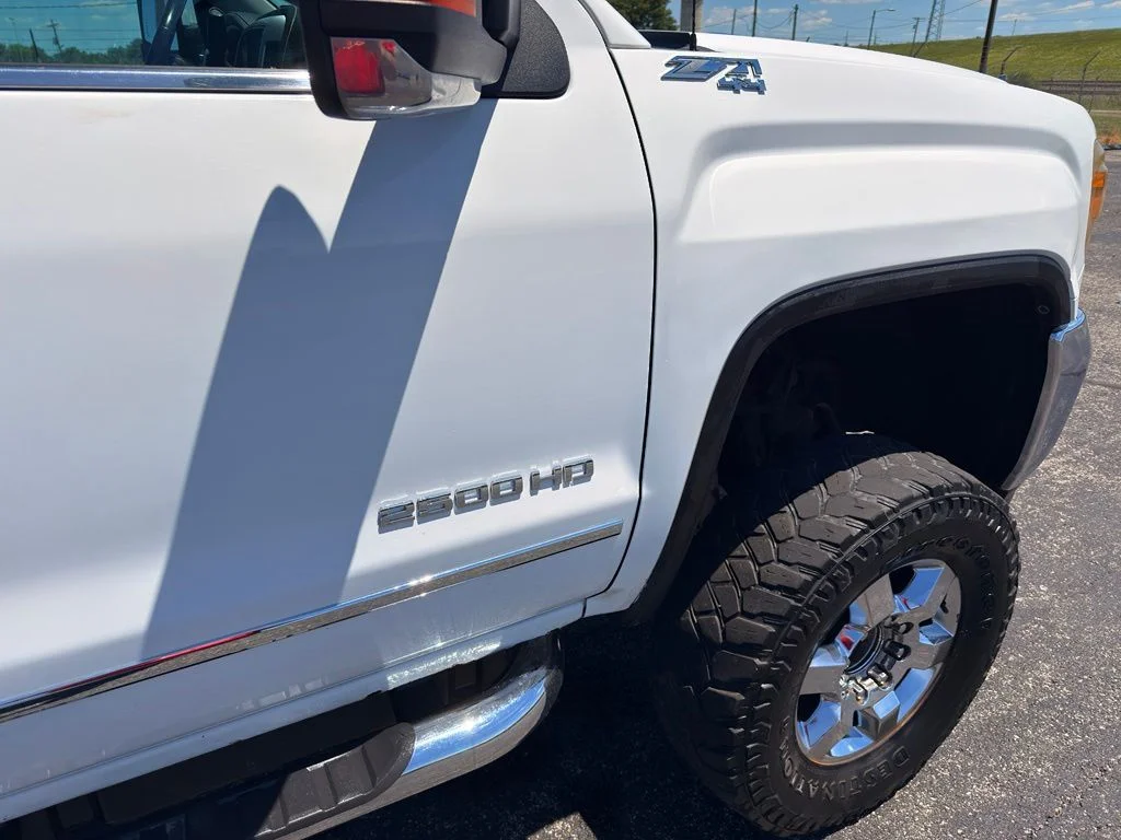 Used 2016 White GMC SLT image 3
