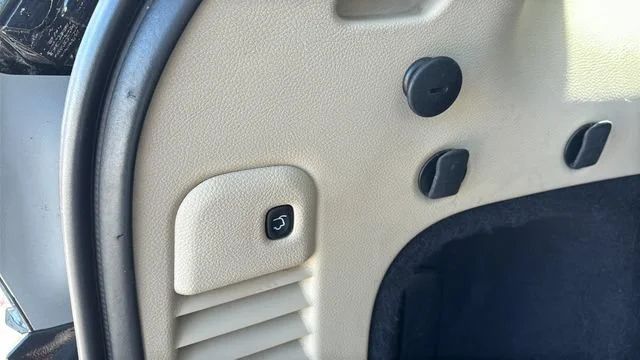 Used 2015  Jeep Limited image 34