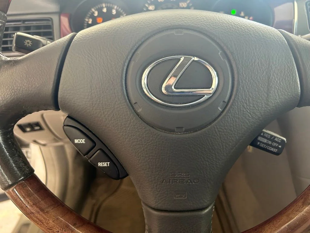 Used 2002  Lexus 300 image 43