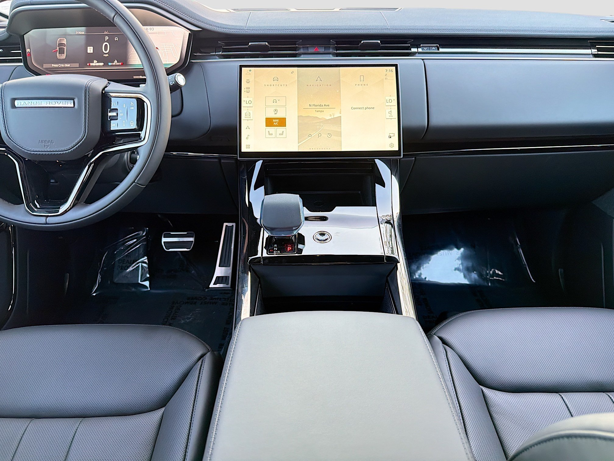 New 2026 Santorini Black LAND ROVER Dynamic SE image 18
