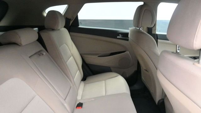 Used 2016 Red Hyundai Sport image 9