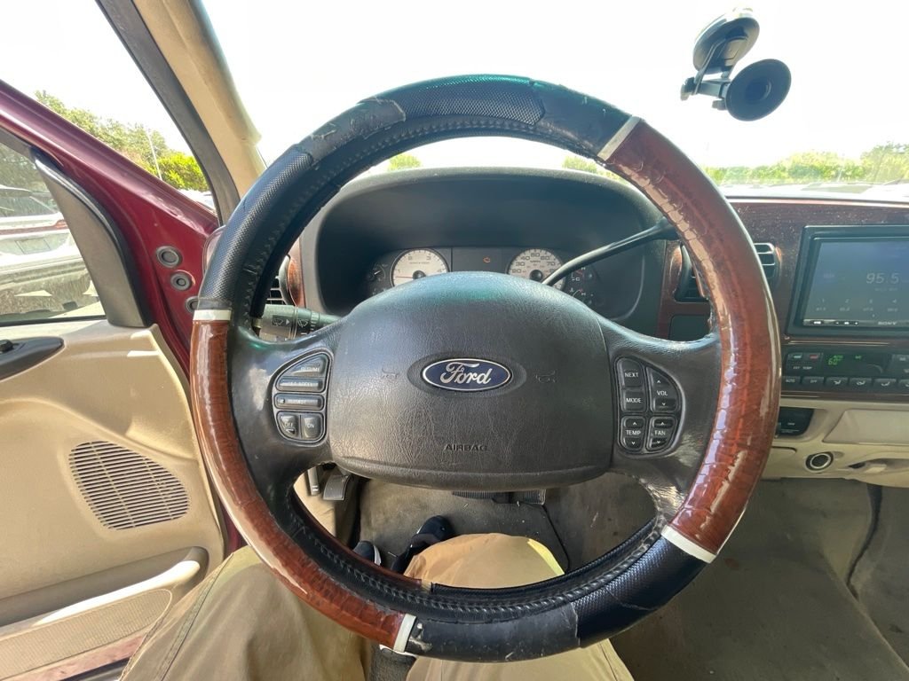 Used 2006 Red Ford  image 12