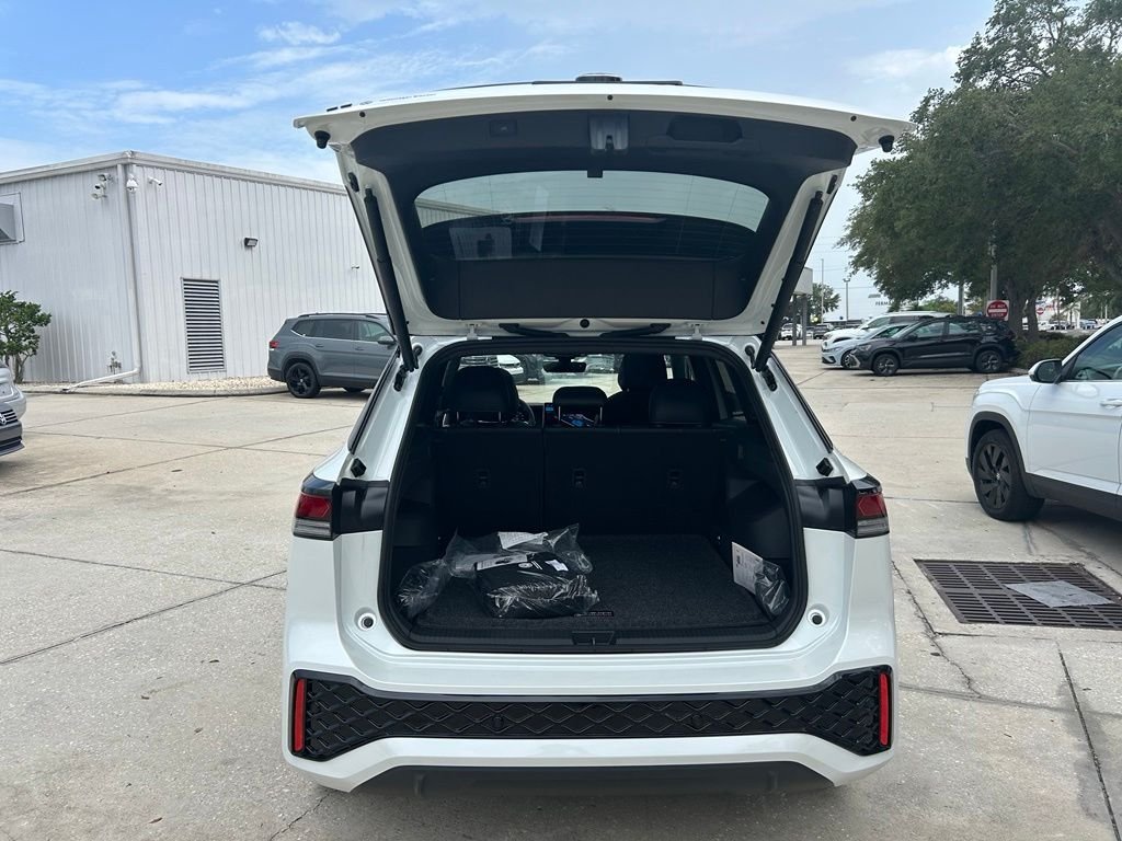 New 2026 White/off-white Volkswagen 2.0T SE R-Line Black image 34