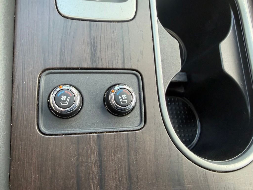 Used 2020 Orange Nissan Platinum image 5