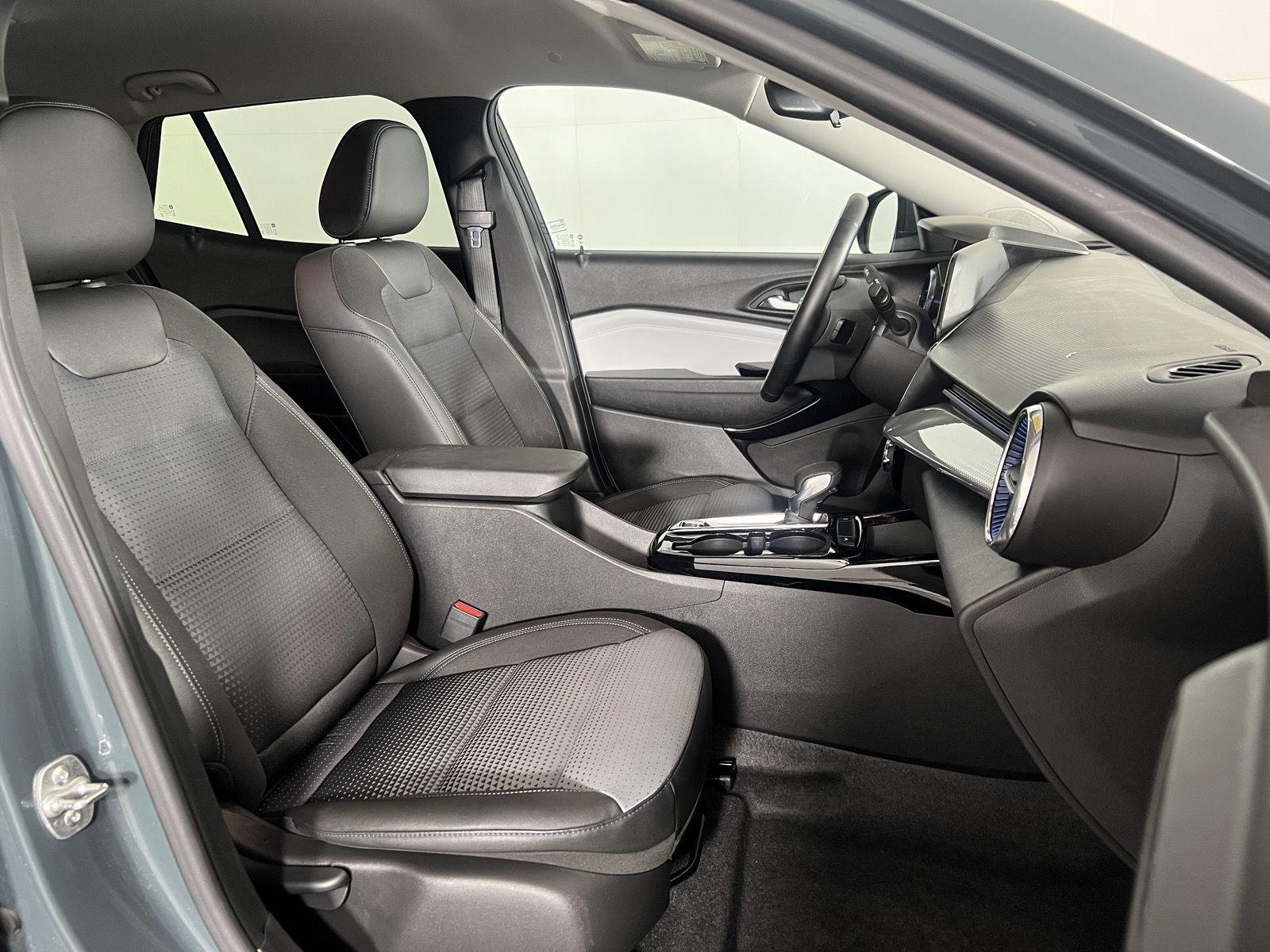 Used 2025 Cypress Gray Chevrolet LT image 21
