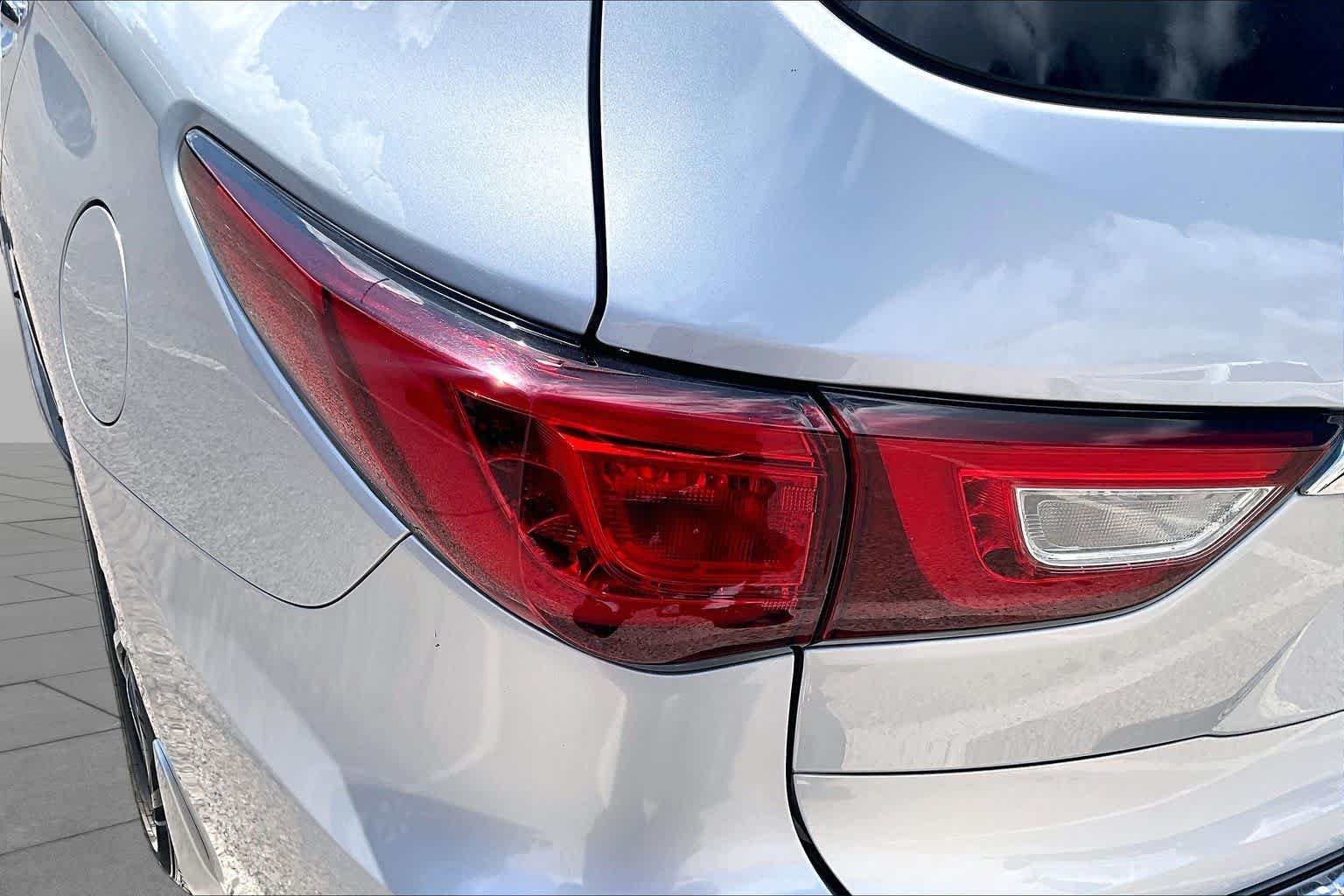 Used 2017 Liquid Platinum INFINITI  image 28