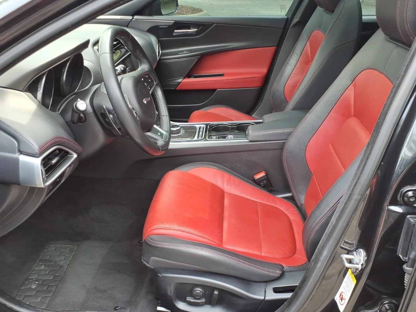 Used 2017 Ultimate Black Metallic Jaguar 35t R-Sport image 16