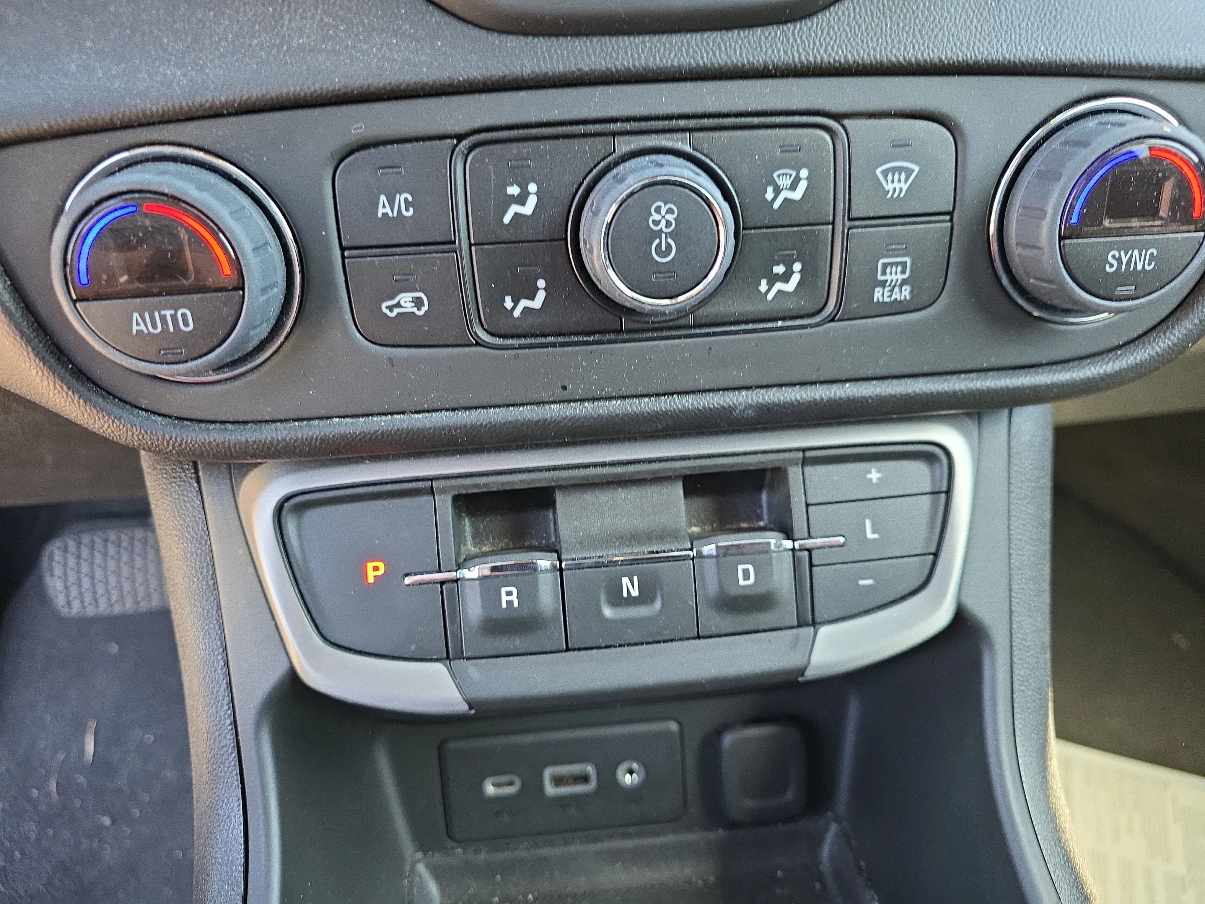 Used 2023 Sterling Metallic GMC SLE image 28
