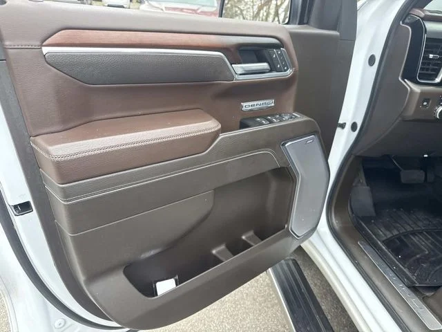 Used 2025 White GMC Denali image 18
