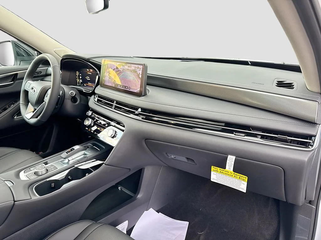 Certified Used 2026 White INFINITI LUXE image 33
