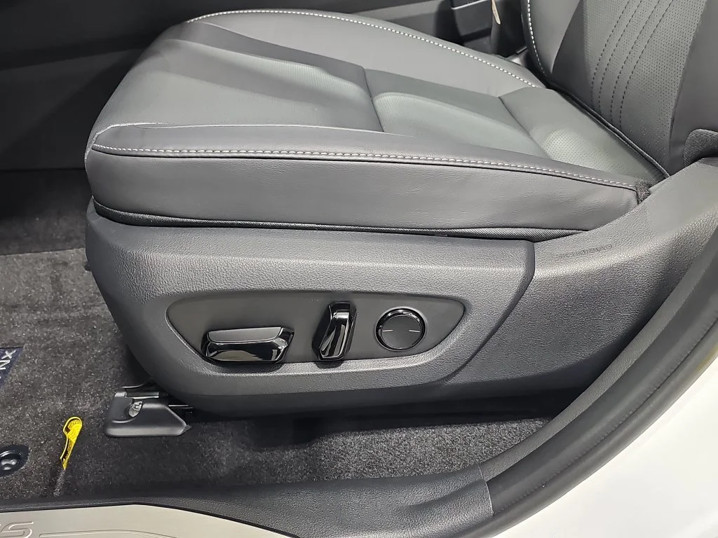 New 2026 Ultra White Lexus PREMIUM image 28