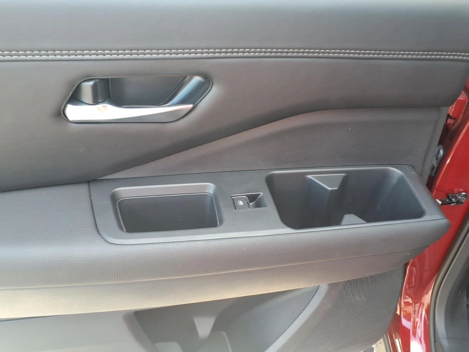 Used 2025 Scarlet Ember Tintcoat Nissan Platinum image 10